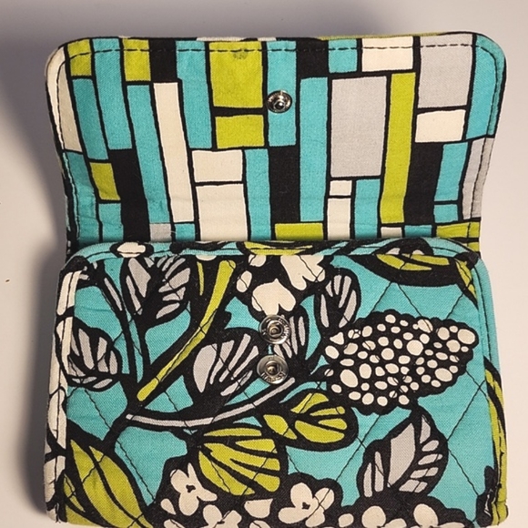Vera Bradley compact wallet - retired pattern Island Blooms - Picture 7 of 9